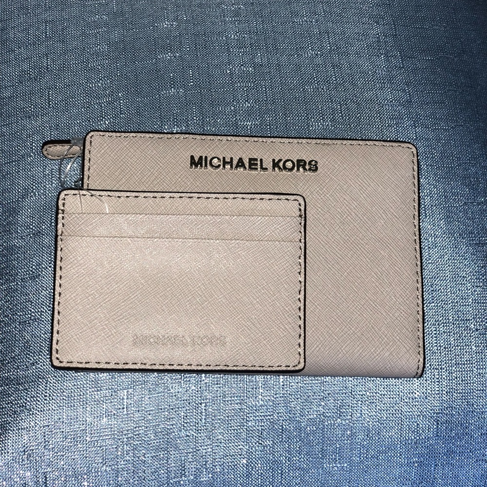 Michael Kors 2 in 1 wallet  💕